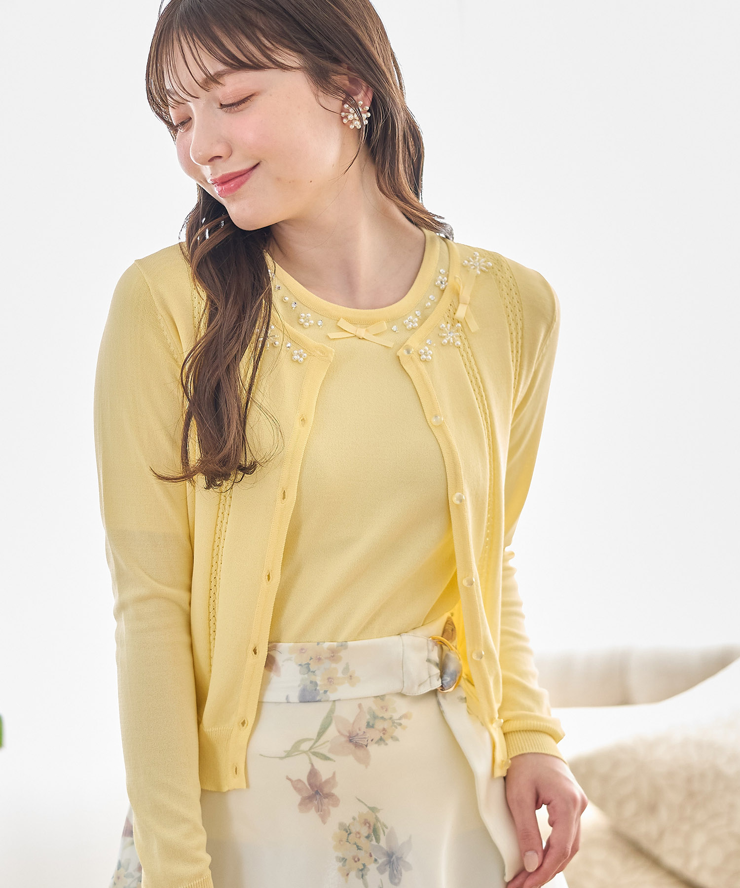 リボン＆パールビジュー付き透かし編みカーディガン【lomile ロミール】 tocco closet(トッコクローゼット)　＊スペシャルプライス品につき返品/キャンセル/配送日指定不可/ラッピング不可/少量在庫のセールの為交換は出来かねる場合がございます。