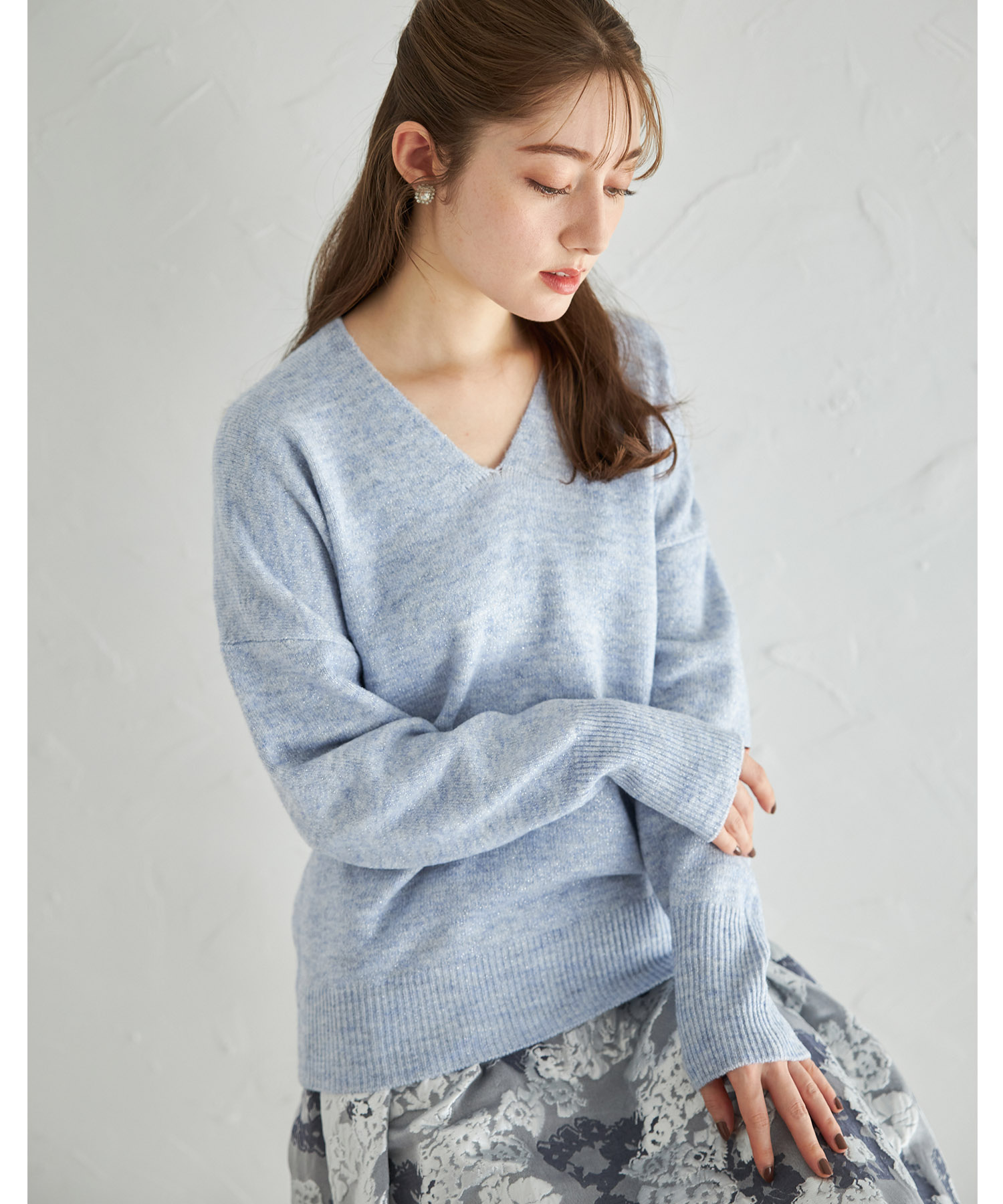 ドロップショルダーＶネックニットプルオーバー【luchsia リューシア】 tocco closet(トッコクローゼット)　＊スペシャルプライス品につき返品/キャンセル/配送日指定不可/ラッピング不可/少量在庫のセールの為交換は出来かねる場合がございます。