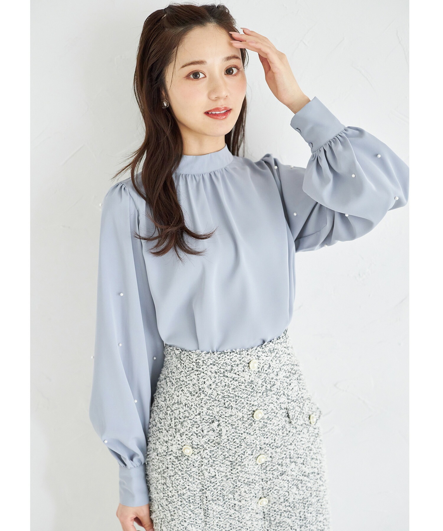 パール付きバルーンスリーブハイネックブラウス【malara マレーラ】 tocco closet(トッコクローゼット)　＊スペシャルプライス品につき返品/キャンセル/配送日指定不可/ラッピング不可/少量在庫のセールの為交換は出来かねる場合がございます。