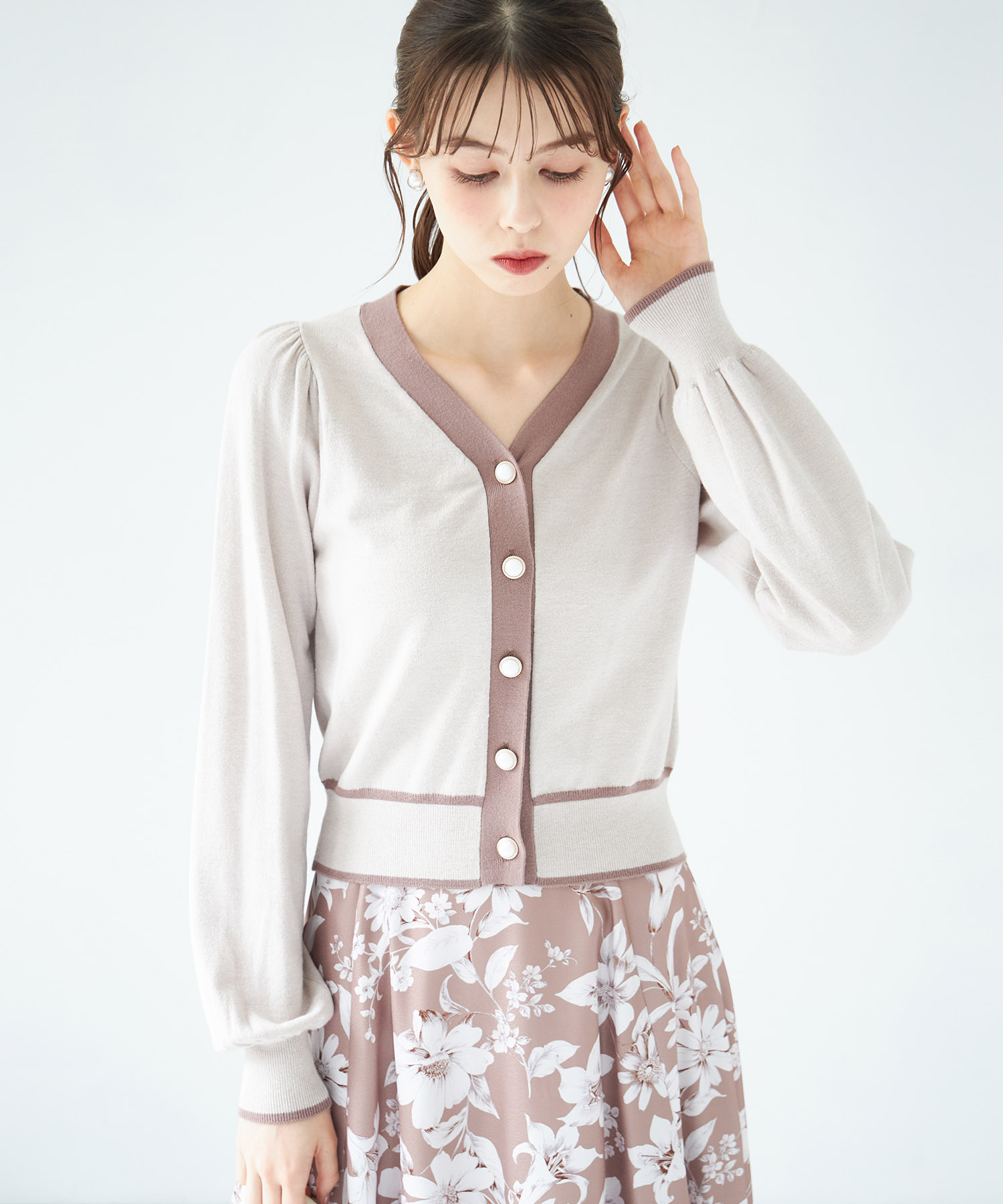 パール風ボタン配色シアバターカーディガン【mareath マレース】 tocco closet(トッコクローゼット)＊スペシャルプライス品につき返品/キャンセル/配送日指定不可/ラッピング不可/少量在庫のセールの為交換は出来かねる場合がございます。