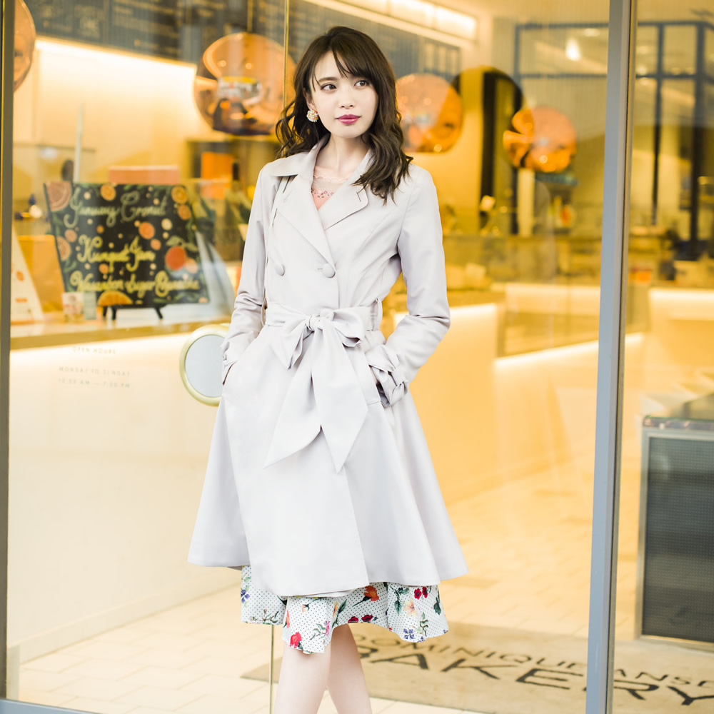 品のいいお嬢さん風袖りぼんドレストレンチコート