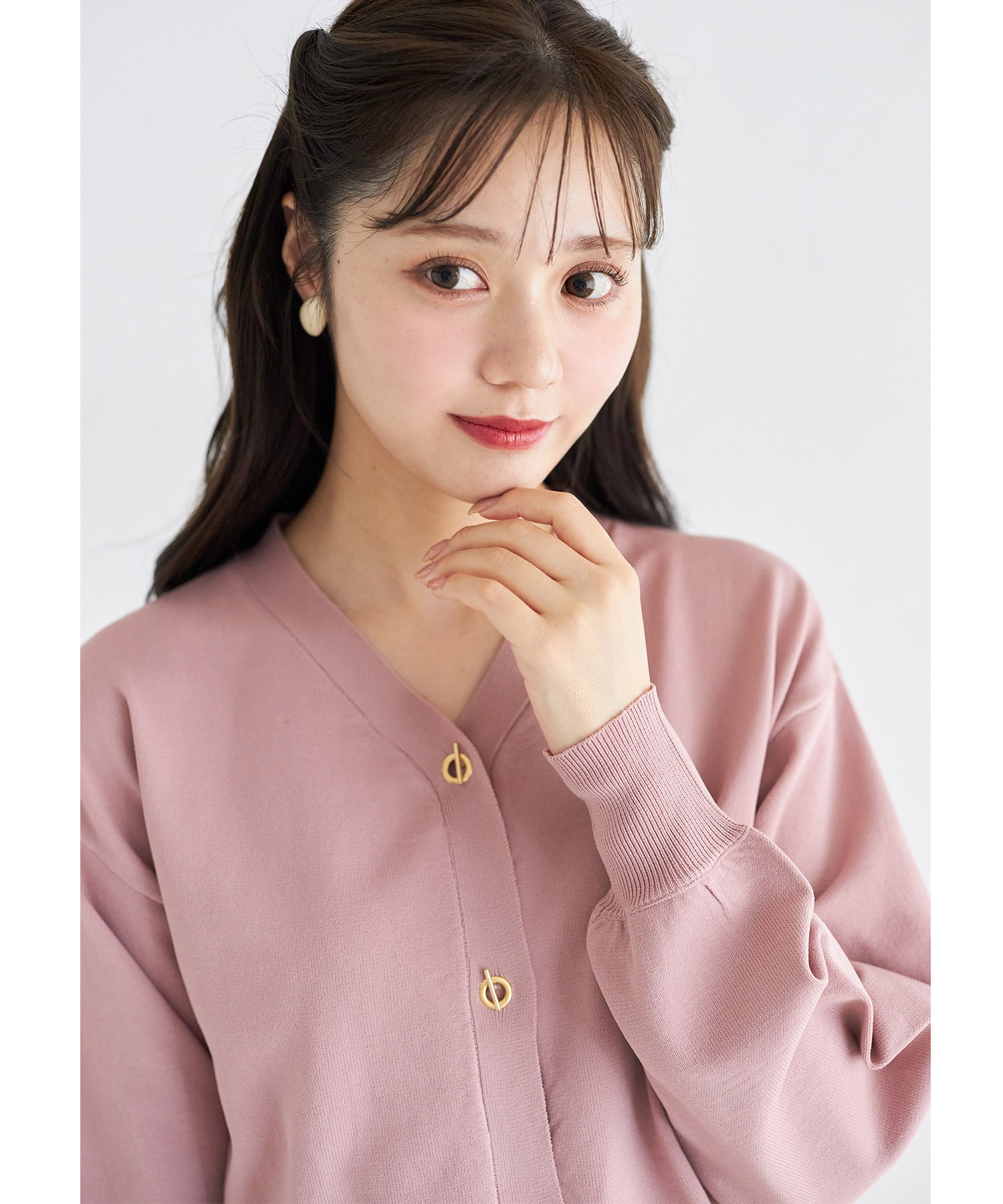 ハトメバー釦ドロップショルダーニットカーディガン【merbur メルバー】 tocco closet(トッコクローゼット)＊スペシャルプライス品につき返品/キャンセル/配送日指定不可/ラッピング不可/少量在庫のセールの為交換は出来かねる場合がございます。
