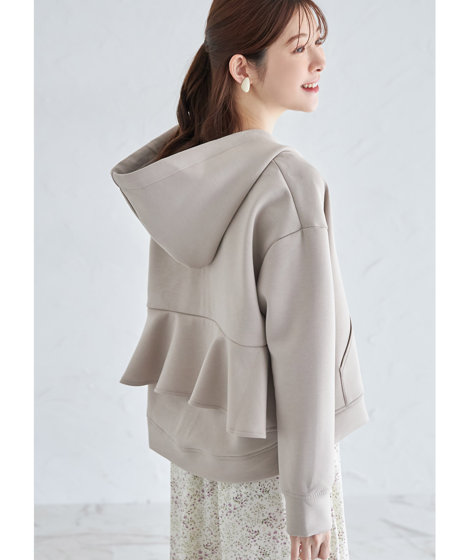 ダンボールポンチバックフレアパーカー【metiana メティーナ】 tocco closet(トッコクローゼット)　＊スペシャルプライス品につき返品/キャンセル/配送日指定不可/ラッピング不可/少量在庫のセールの為交換は出来かねる場合がございます。