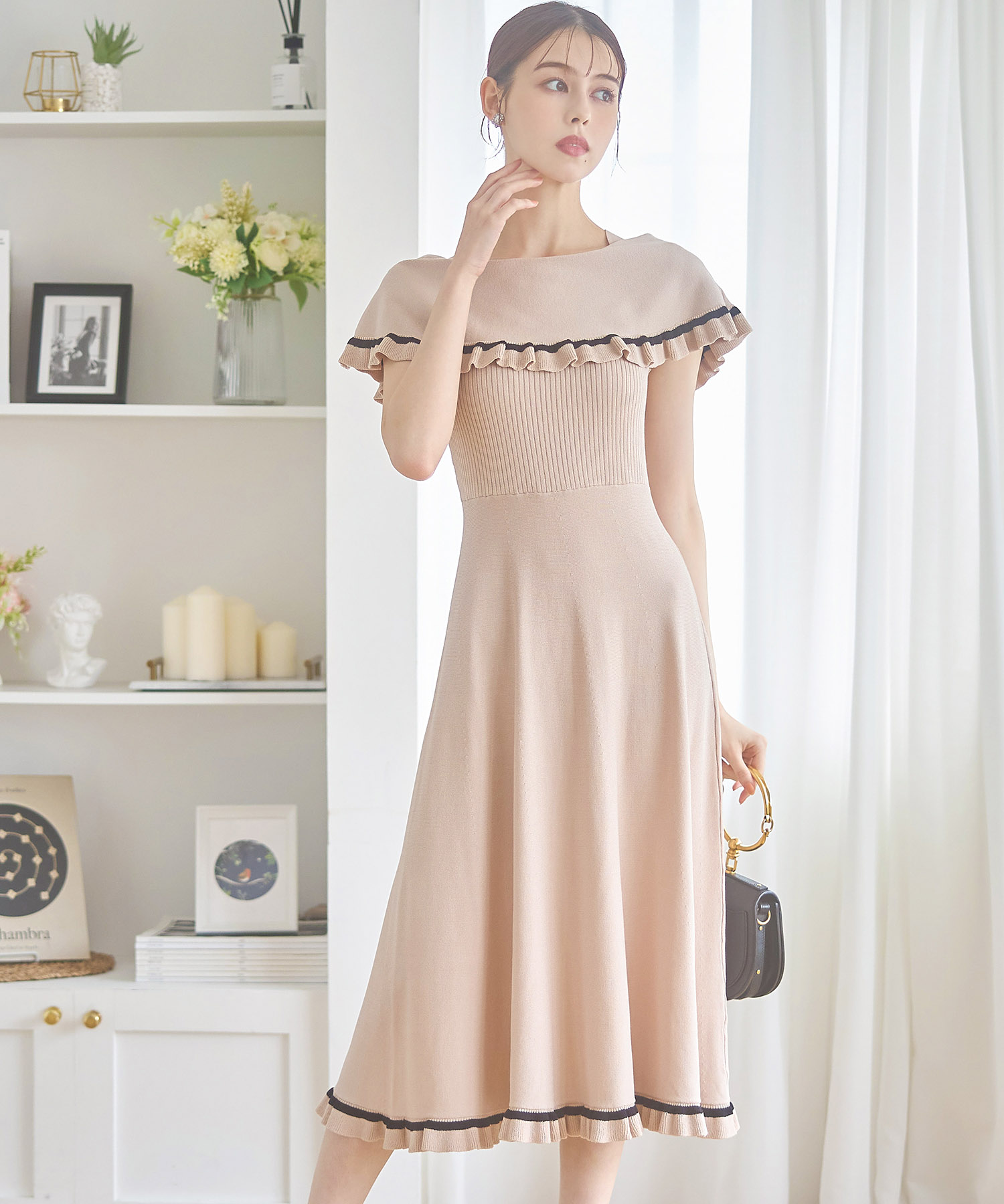 配色ライン入りフリル付きケープライクシャリ感ニットワンピース【milac ミラック】 tocco closet(トッコクローゼット)＊スペシャルプライス品につき返品/キャンセル/配送日指定不可/ラッピング不可/少量在庫のセールの為交換は出来かねる場合がございます