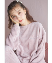 tocco closetロゴ刺繍入りトップス×パンツもこもこルームウェアＳＥＴ【tillaria】 tocco closet ＊スペシャルプライス品につき返品/キャンセル/配送日指定不可/ラッピング不可/少量在庫のセールの為交換は出来かねる場合がございます。
