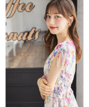 肩ドロストリボン付きフラワープリントウエストシャーリングワンピース  5月3日(日)再入荷決定☆ tocco closet(トッコクローゼット) ※少量の在庫確保による再販売の為、交換は出来かねる場合がございます。予めご了承ください。