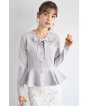 ビジュー釦付きボウタイリボンペプラムニットプルオーバー  tocco closet(トッコクローゼット)　