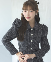 パール釦パワーショルダーツイードシャツワンピース tocco closet(トッコクローゼット)※えみ姉さんはブラック着用