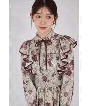 リボン付きアンティークフラワープリントピンタックフリルシャーリングワンピース  3月16日(月)オフィシャルサイト限定ブラウン再販☆tocco closet ※少量の在庫確保による再販売の為、交換は出来かねる場合がございます。予めご了承ください。