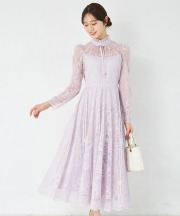 高貴な雰囲気で華やぐリボン付きパネル柄総レースワンピース tocco closet(トッコクローゼット)　《CeremonyStyle》※松川星さんはサックス着用/#52 ラベンダー