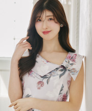 アシンメトリービッグカラーフラワープリントワンピース tocco closet(トッコクローゼット)《門脇伶奈さん(@kadowakireina)コラボ》