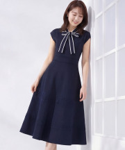 ネイビー5月再販予定！入荷連絡受付中☆配色ボウタイリボン付きレースラインニットワンピース  tocco closet(トッコクローゼット)