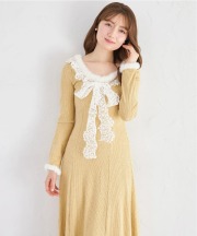 ファー＆トリムレースボウタイリボン付きニットワンピース tocco closet  ＊スペシャルプライス品につき返品/キャンセル/配送日指定不可/ラッピング不可/少量在庫のセールの為交換は出来かねる場合がございます。 ※オフィシャルサイト限定