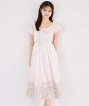 リボン付きシャーリングパネルフラワープリントワンピース tocco closet(トッコクローゼット)