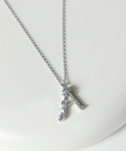 カラービジューイニシャルネックレス tocco closet(トッコクローゼット)※オフィシャルサイト限定※セレクトアイテム