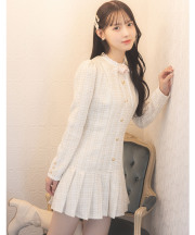 ローズリボン＆フリル付きラメツイードワンピース Suyunn(スユン) ※松本ももなさんはオフホワイト着用 ＊スペシャルプライス品につき返品/キャンセル/配送日指定不可/ラッピング不可/少量在庫のセールの為交換は出来かねる場合がございます。