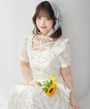 5/16販売予定！入荷連絡受付中☆フリル付きクロスネックラメフラワープリントワンピース Suyunn(スユン) ※川村結衣さんはイエロー＆ブルー着用