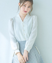 パール釦スタンドスキッパーブラウス  4月3日(金)再販決定☆ tocco closet(トッコクローゼット)≪Work Style≫ ※少量の在庫確保による再販売の為、交換は出来かねる場合がございます。予めご了承ください。