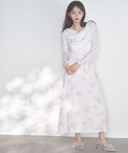 バックレースアップドレープネックフラワープリントベロアワンピース 12月1日(月)再販決定☆ tocco closet(トッコクローゼット)　《tocco closet luxe》※ハ・ヨンスさんはグレイッシュピンク着用