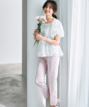 パール付きサイドスカラップテーパードパンツ tocco closet(トッコクローゼット)　《tocco closet luxe》※有村実樹さんはピンク着用