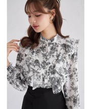 ラッフルフリル付きパール釦トワルドジュイプリントブラウス 11月10日(月)再販決定☆【amouria アモーリア】 tocco closet(トッコクローゼット)