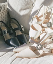 クリアビジューバックル付きパンプス   tocco closet(トッコクローゼット)《Shoes Collection》※セレクトアイテム ＊スペシャルプライス品につき返品/キャンセル/配送日指定不可/ラッピング不可/少量在庫のセールの為交換は出来かねる場合がございます。