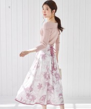 バックレースアップフラワープリントフレアスカート【feliane】 tocco closet ＊スペシャルプライス品につき返品/キャンセル/配送日指定不可/ラッピング不可/少量在庫のセールの為交換は出来かねる場合がございます。