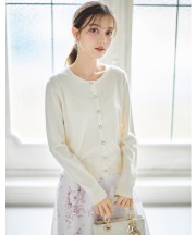 吸湿発熱＆しっとり保湿シアバター加工♪ビジュー釦ニットカーディガン【foriana】 tocco closet　＊スペシャルプライス品につき返品/キャンセル/配送日指定不可/ラッピング不可/少量在庫のセールの為交換は出来かねる場合がございます。