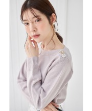 肩ビジューモチーフ付きニットプルオーバー【leontia レオンティア】 tocco closet ＊スペシャルプライス品につき返品/キャンセル/配送日指定不可/ラッピング不可/少量在庫のセールの為交換は出来かねる場合がございます。
