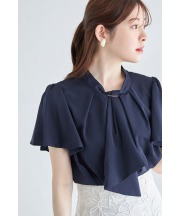ゴールドバー付きラッフルボウタイブラウス tocco closet(トッコクローゼット)＊スペシャルプライス品につき返品/キャンセル/配送日指定不可/ラッピング不可/少量在庫のセールの為交換は出来かねる場合がございます。