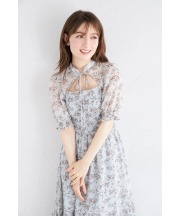 リボン付きオープンデコルテシャーリングフラワートワルドジュイプリントワンピース【maudis マウディス】《tocco closet luxe》＊スペシャルプライス品につき返品/キャンセル/配送日指定不可/ラッピング不可/少量在庫のセールの為交換は出来かねる場合がございます。