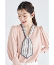 スカーフライクボウタイリボンブラウス tocco closet(トッコクローゼット) ＊スペシャルプライス品につき返品/キャンセル/配送日指定不可/ラッピング不可/少量在庫のセールの為交換は出来かねる場合がございます。