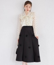 立体フラワーモチーフ付きフレアスカート 11月29日(土)オフィシャルサイト限定再販☆【reline レリーネ】 tocco closet(トッコクローゼット)※少量の在庫確保による再販売の為、交換は出来かねる場合がございます。予めご了承ください。