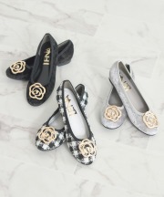 カメリアモチーフ付きベルベット／ツイードバレエシューズ 3月8日(土)オフィシャルサイト限定再販☆ tocco closet ※セレクトアイテム　＊スペシャルプライス品につき返品/キャンセル/配送日指定不可/ラッピング不可/少量在庫のセールの為交換は出来かねる場合がございます。