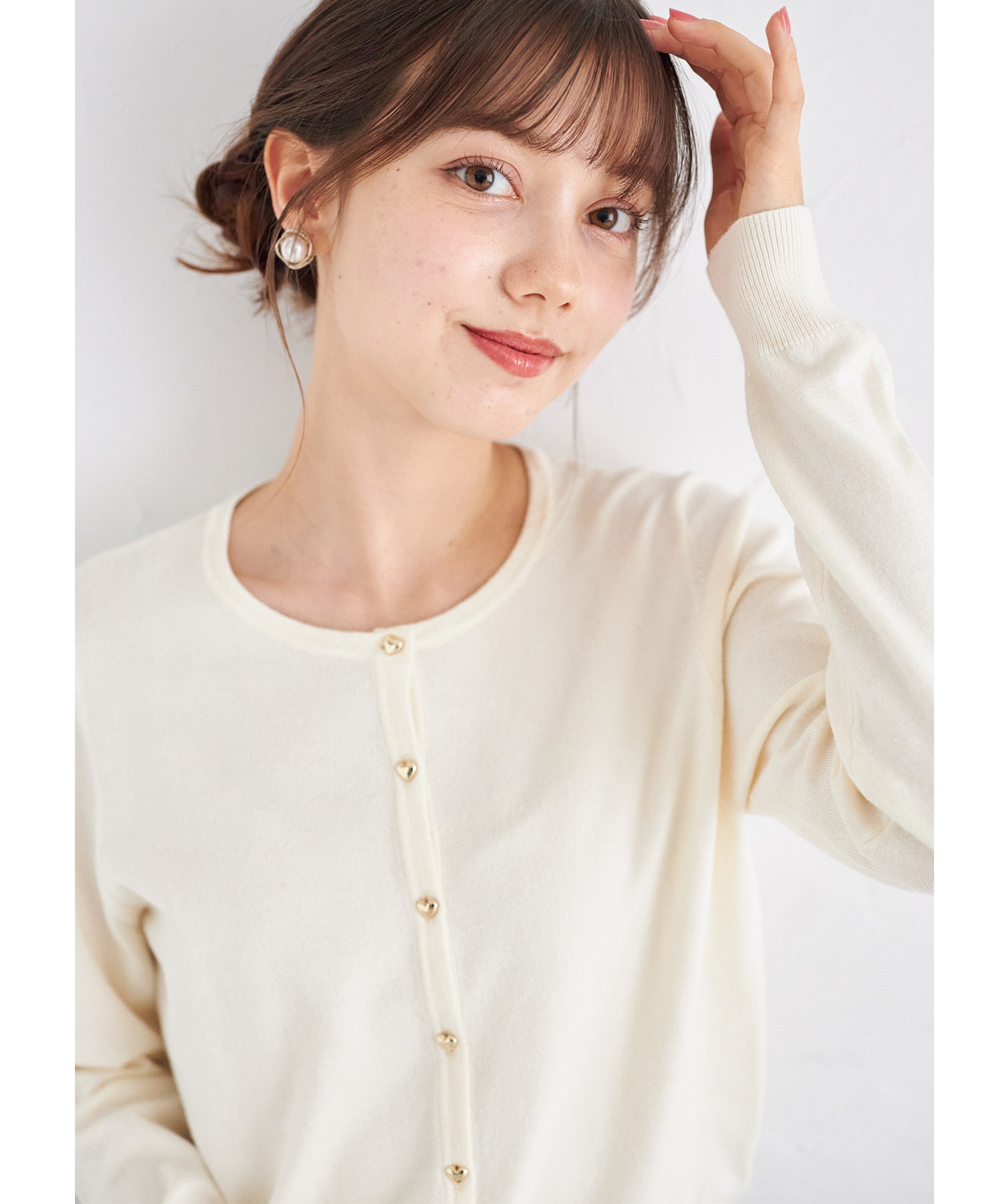 吸湿発熱＆しっとり保湿シアバター加工♪ハート釦ニットカーディガン【mineria ミネリア】 tocco closet(トッコクローゼット)　＊スペシャルプライス品につき返品/キャンセル/配送日指定不可/ラッピング不可/少量在庫のセールの為交換は出来かねる場合がございます。