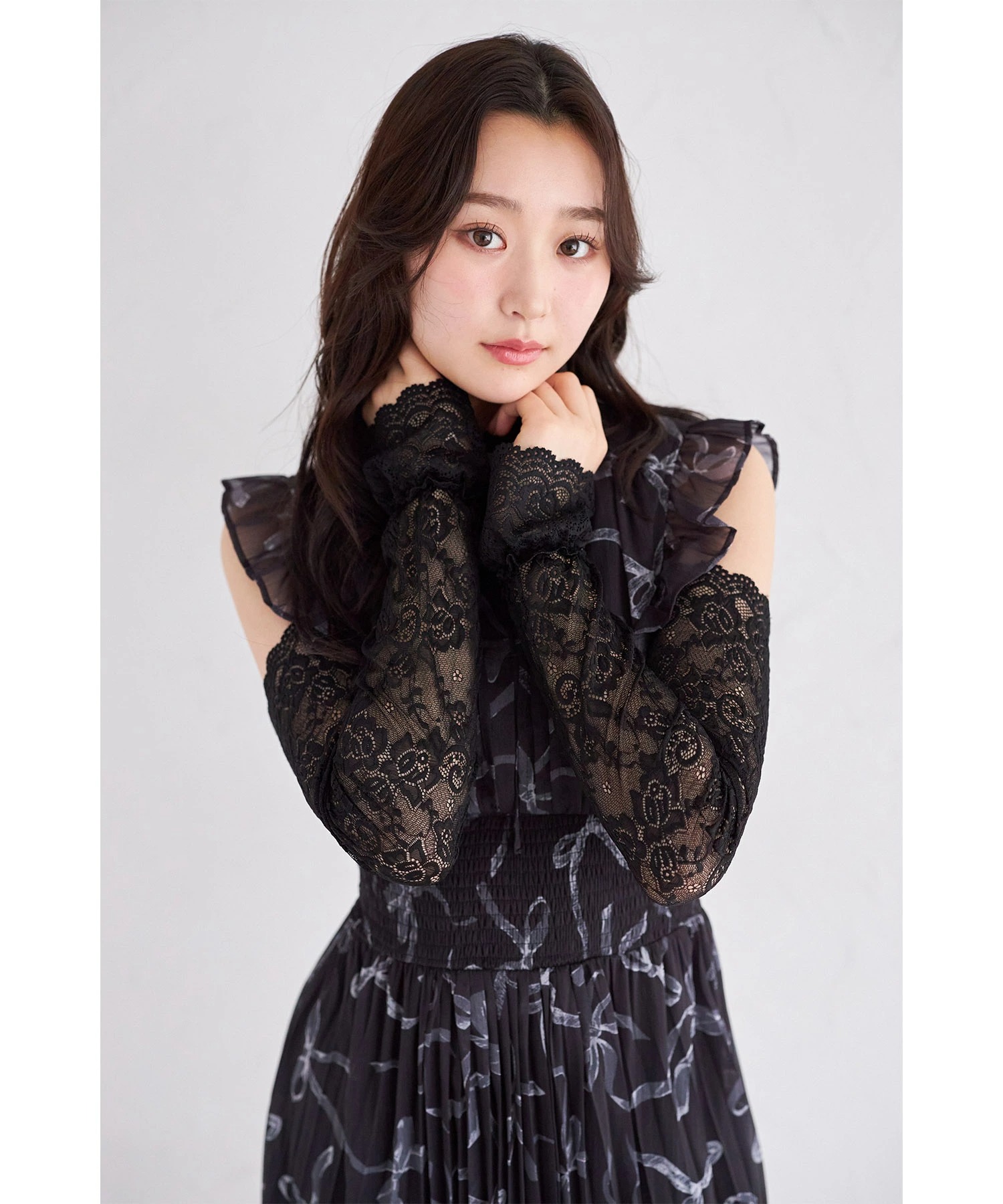 tocco ワンピースとFURULAショルダーバッグ バックレースアップパワーショルダーフラワープリントワンピース