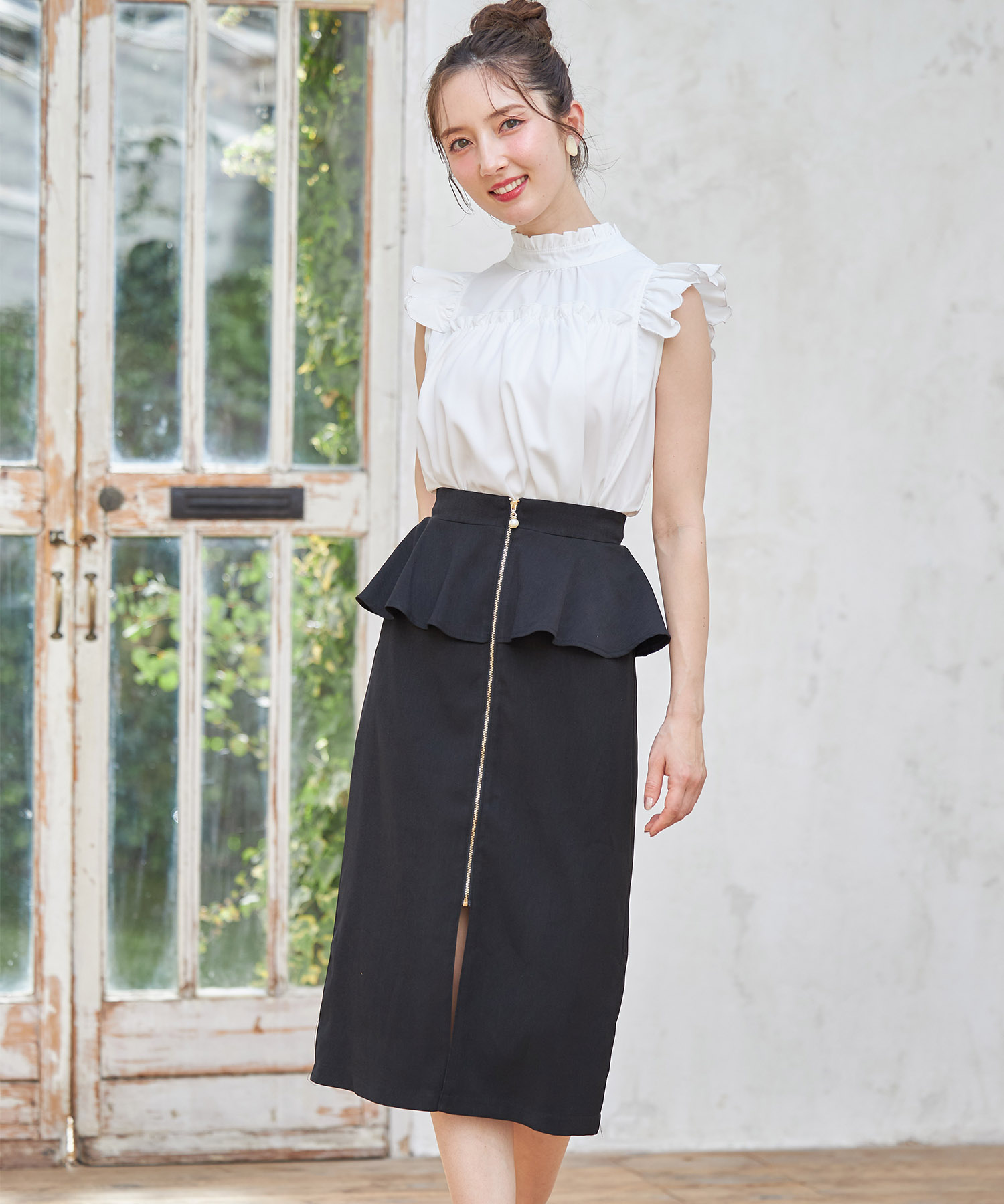 パール付きフロントファスナーペプラムタイトスカート【namitis ナミティス】 tocco closet(トッコクローゼット)　＊スペシャルプライス品につき返品/キャンセル/配送日指定不可/ラッピング不可/少量在庫のセールの為交換は出来かねる場合がございます。