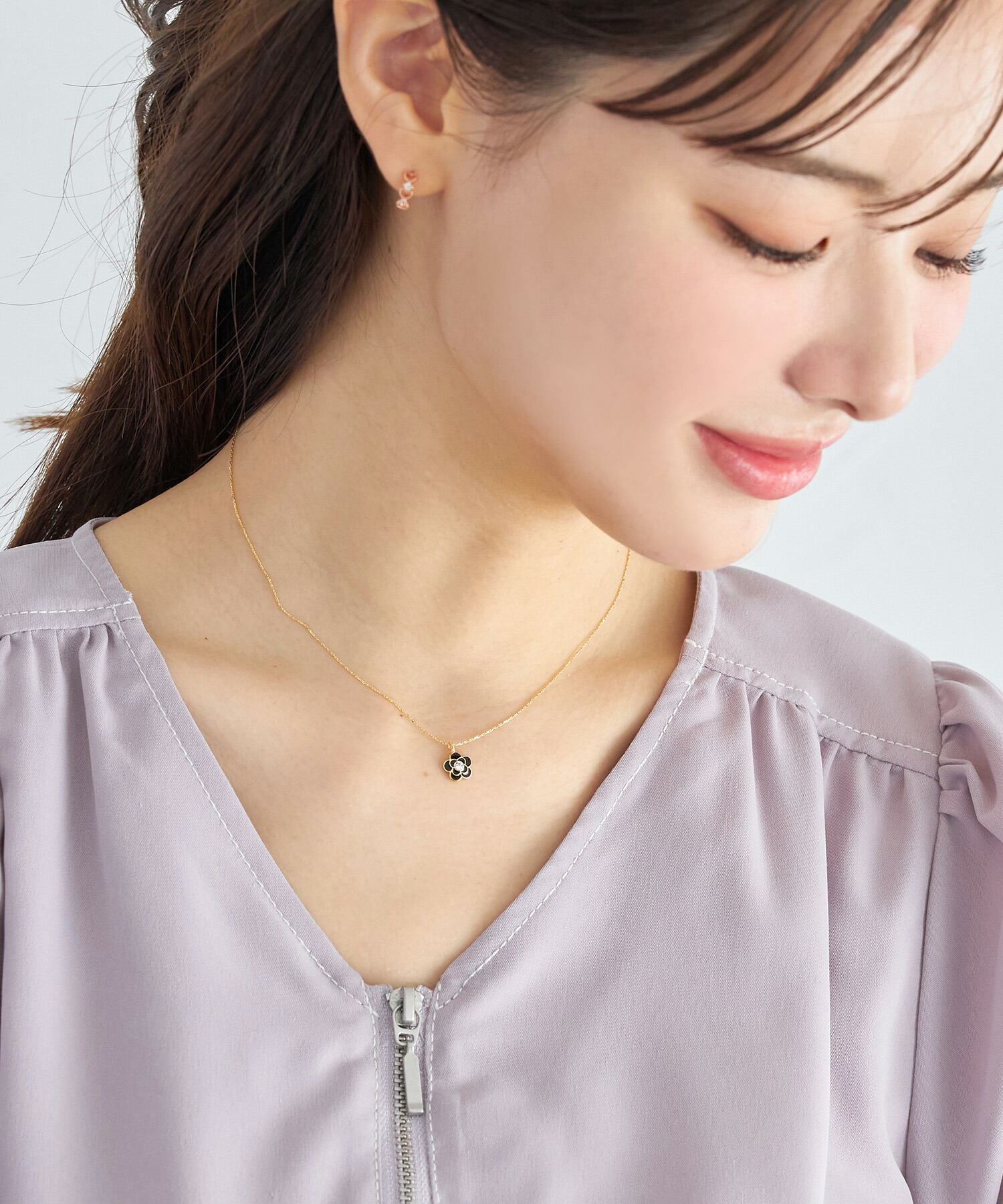 ストーン付きフラワーモチーフネックレス【orgoglio オルゴーリョ】 tocco closet(トッコクローゼット) ※セレクトアイテム　＊スペシャルプライス品につき返品/キャンセル/配送日指定不可/ラッピング不可/少量在庫のセールの為交換は出来かねる場合がございます。