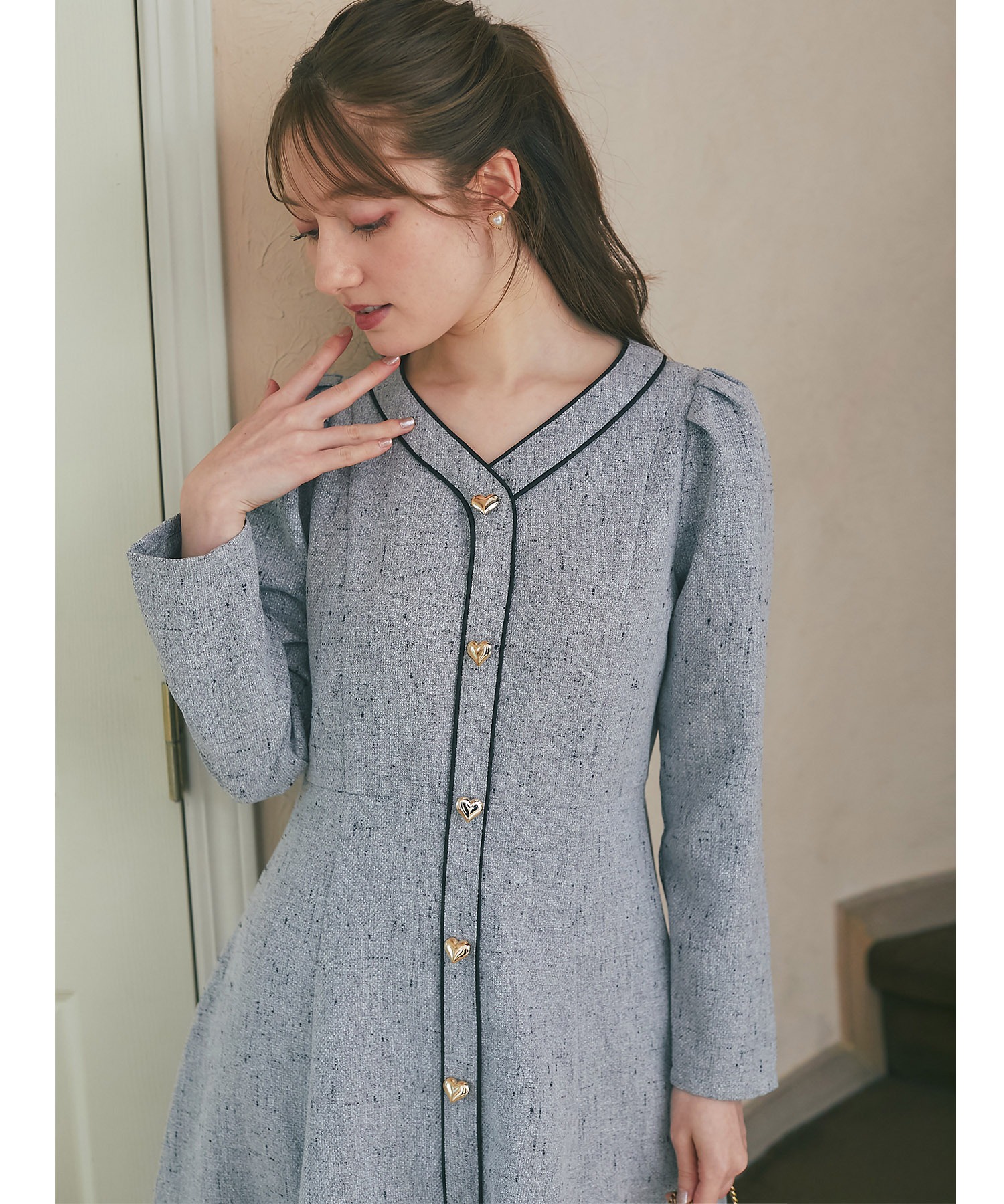 ハート飾り釦付き配色ライン入りツイードワンピース【paeonise パオニス】 tocco closet ＊スペシャルプライス品につき返品/キャンセル/配送日指定不可/ラッピング不可/少量在庫のセールの為交換は出来かねる場合がございます。