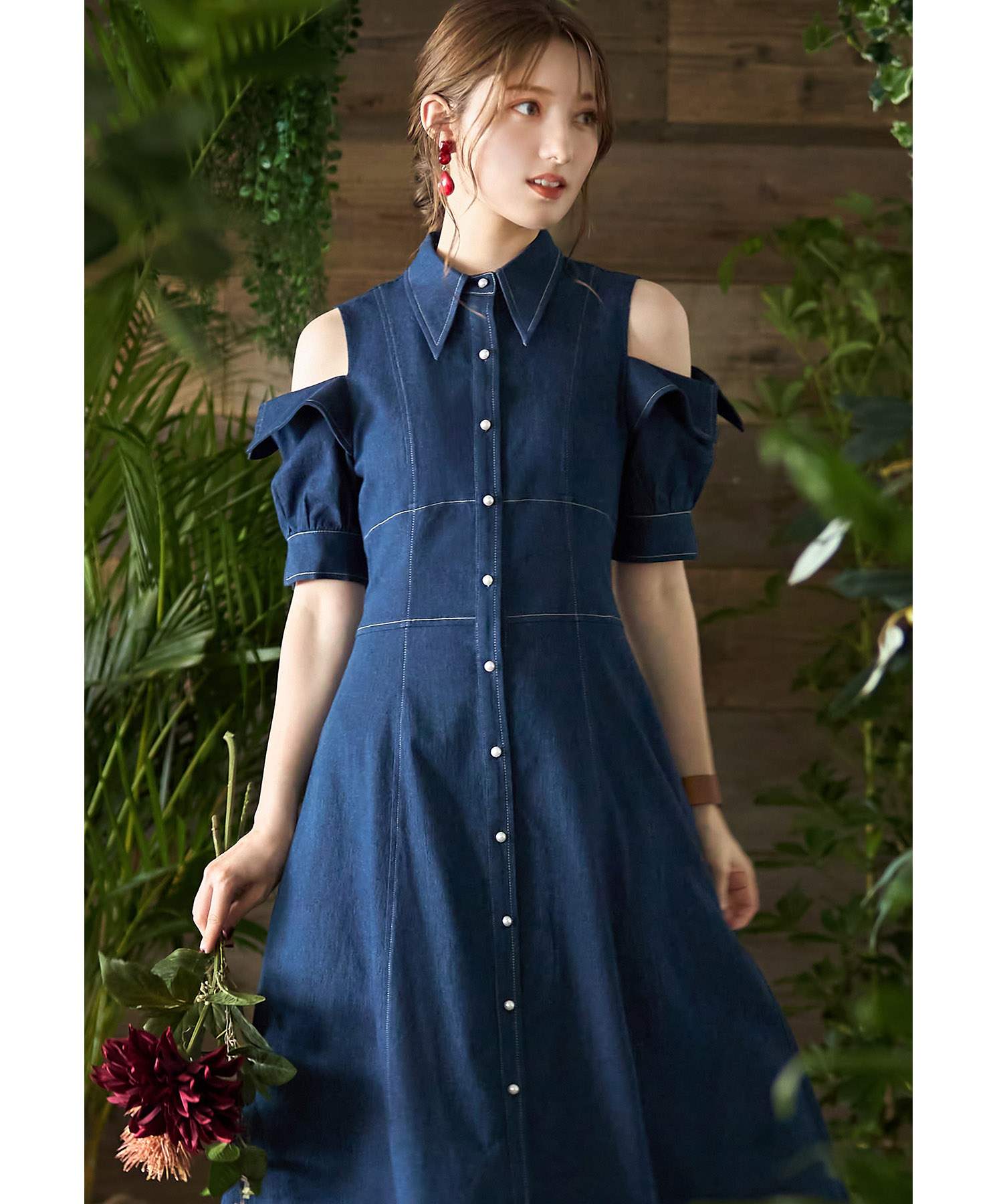 tocco トッコクローゼット　ステッチ入りオープンショルダーバックレースアップデニムシャツワンピース