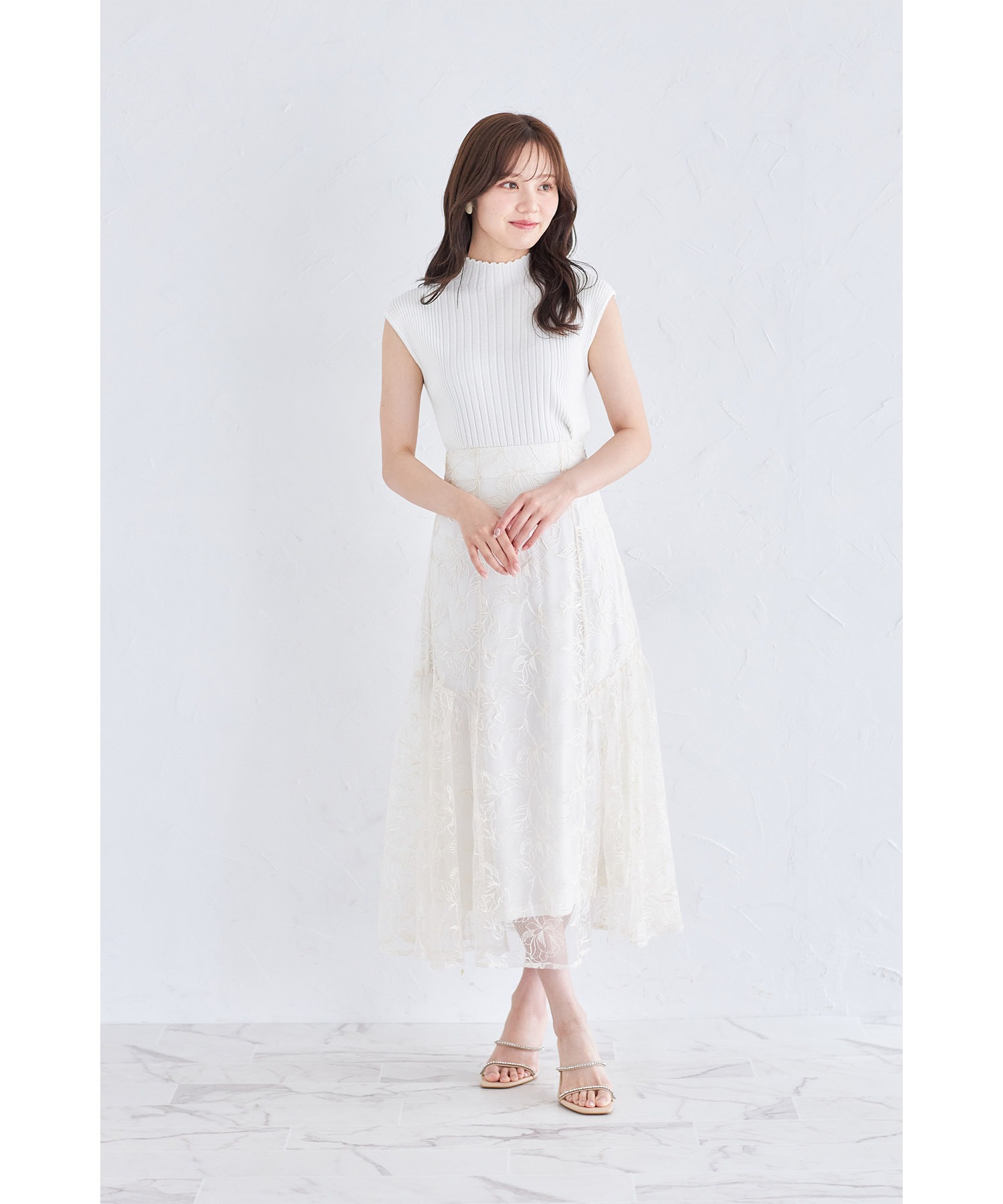 フラワーライン刺繍サイドギャザーフレアスカート【rexia レクシア】 tocco closet(トッコクローゼット)＊スペシャルプライス品につき返品/キャンセル/配送日指定不可/ラッピング不可/少量在庫のセールの為交換は出来かねる場合がございます。