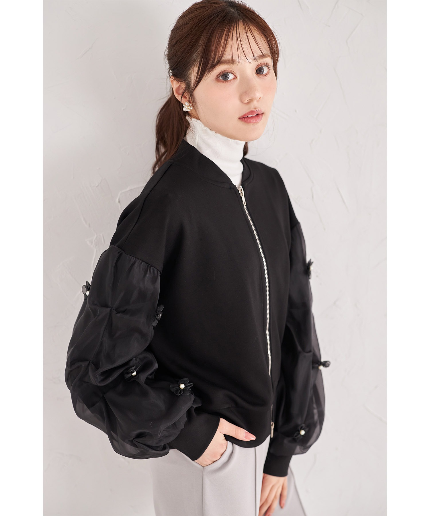 立体フラワーモチーフ付きチュールスリーブブルゾン 3月8日(土)オフィシャルサイト限定アイボリー再販☆【rlinda リンダ】 tocco closet(トッコクローゼット)※少量の在庫確保による再販売の為、交換は出来かねる場合がございます。予めご了承ください。