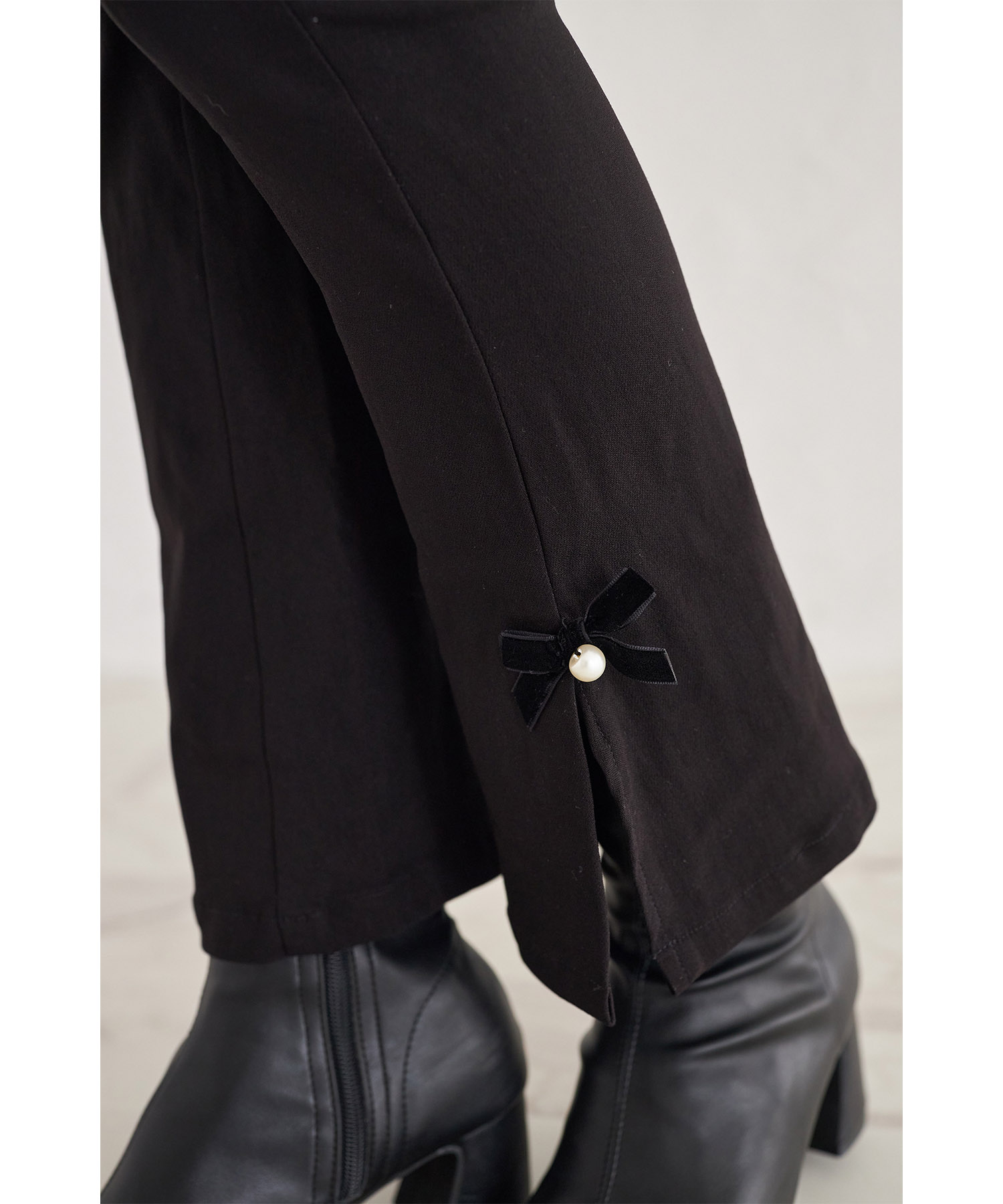 ベロアリボン×パール付きパンツ  12月30日(火) オフィシャルサイト限定ブラック再販☆  tocco closet(トッコクローゼット) ※少量の在庫確保による再販売の為、交換は出来かねる場合がございます。予めご了承ください。