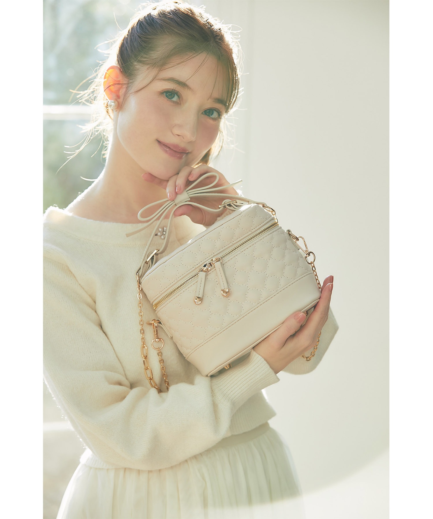 リボンショルダー付きクローバーキルティング×裏地チェリー柄バニティバッグ 【sfame】 tocco closet《RibbonCollection》＊スペシャルプライス品につき返品/キャンセル/配送日指定不可/ラッピング不可/少量在庫のセールの為交換は出来かねる場合がございます。