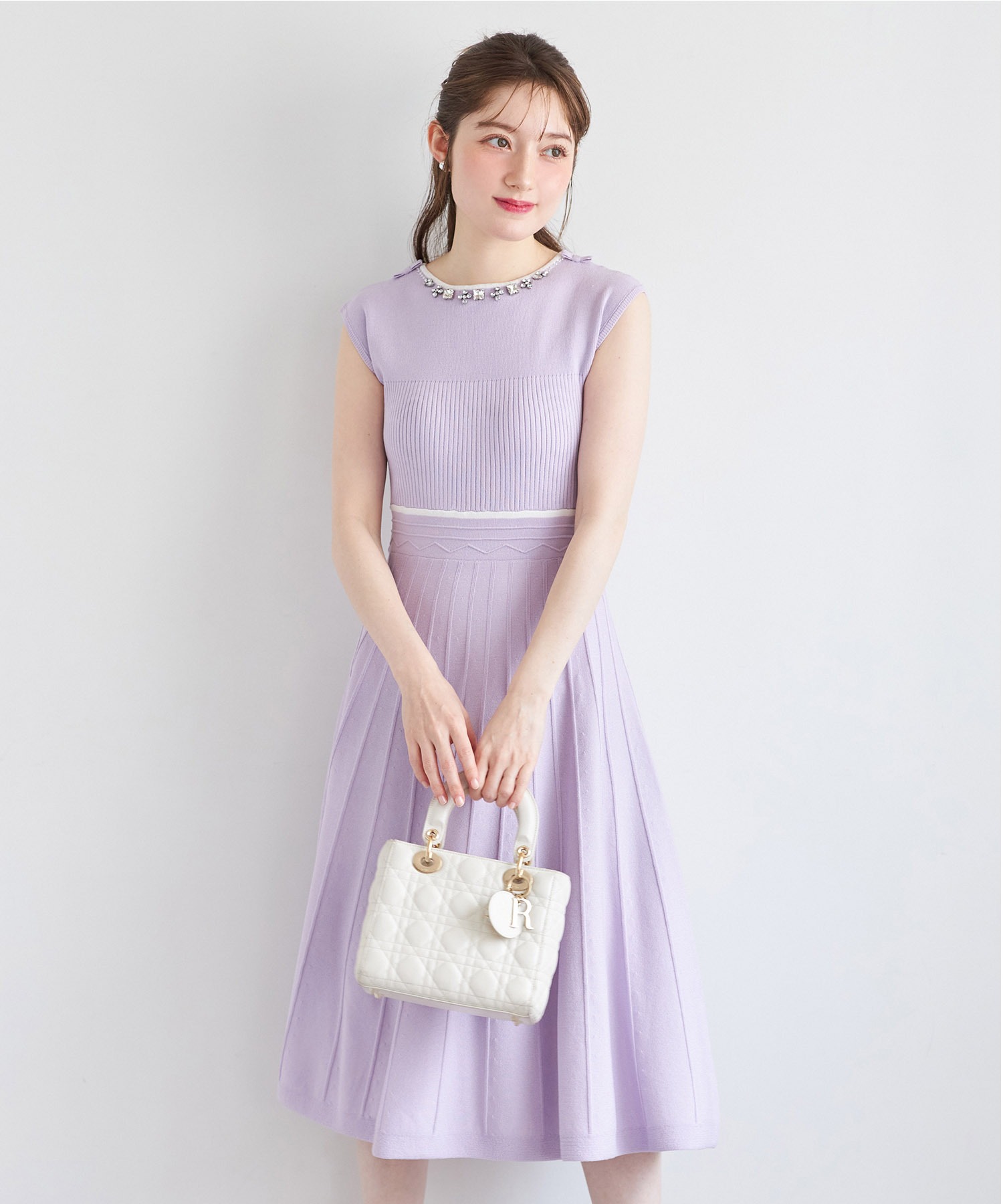 リボン＆ビジュー付き配色ライン入りプリーツニットワンピース【sheline シェリン】tocco closet ＊スペシャルプライス品につき返品/キャンセル/配送日指定不可/ラッピング不可/少量在庫のセールの為交換は出来かねる場合がございます。