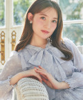 ボウタイリボン付きヨークフリルフラワープリントシャーリングプリーツワンピース【valerina ヴァレリナ】 tocco closet ＊スペシャルプライス品につき返品/キャンセル/配送日指定不可/ラッピング不可/少量在庫のセールの為交換は出来かねる場合がございます。