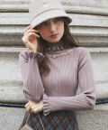 10月再販予定！入荷連絡受付中☆パールビジュー＆フリル付きタートルネックリブニットプルオーバー  tocco closet(トッコクローゼット)《HolidayCollection》