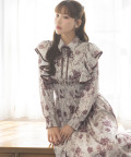 11月販売予定！入荷連絡受付中☆リボン付きアンティークフラワープリントピンタックフリルシャーリングワンピース※えみ姉さんはブラウン着用