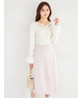変形飾り釦付きスエードラップ風タイトスカート tocco closet(トッコクローゼット) ※小栗有以さんはグレージュ着用 ＊スペシャルプライス品につき返品/キャンセル/配送日指定不可/ラッピング不可/少量在庫のセールの為交換は出来かねる場合がございます。