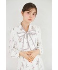 配色ライン入りボウタイリボン付きフラワープリントワンピース   tocco closet(トッコクローゼット)